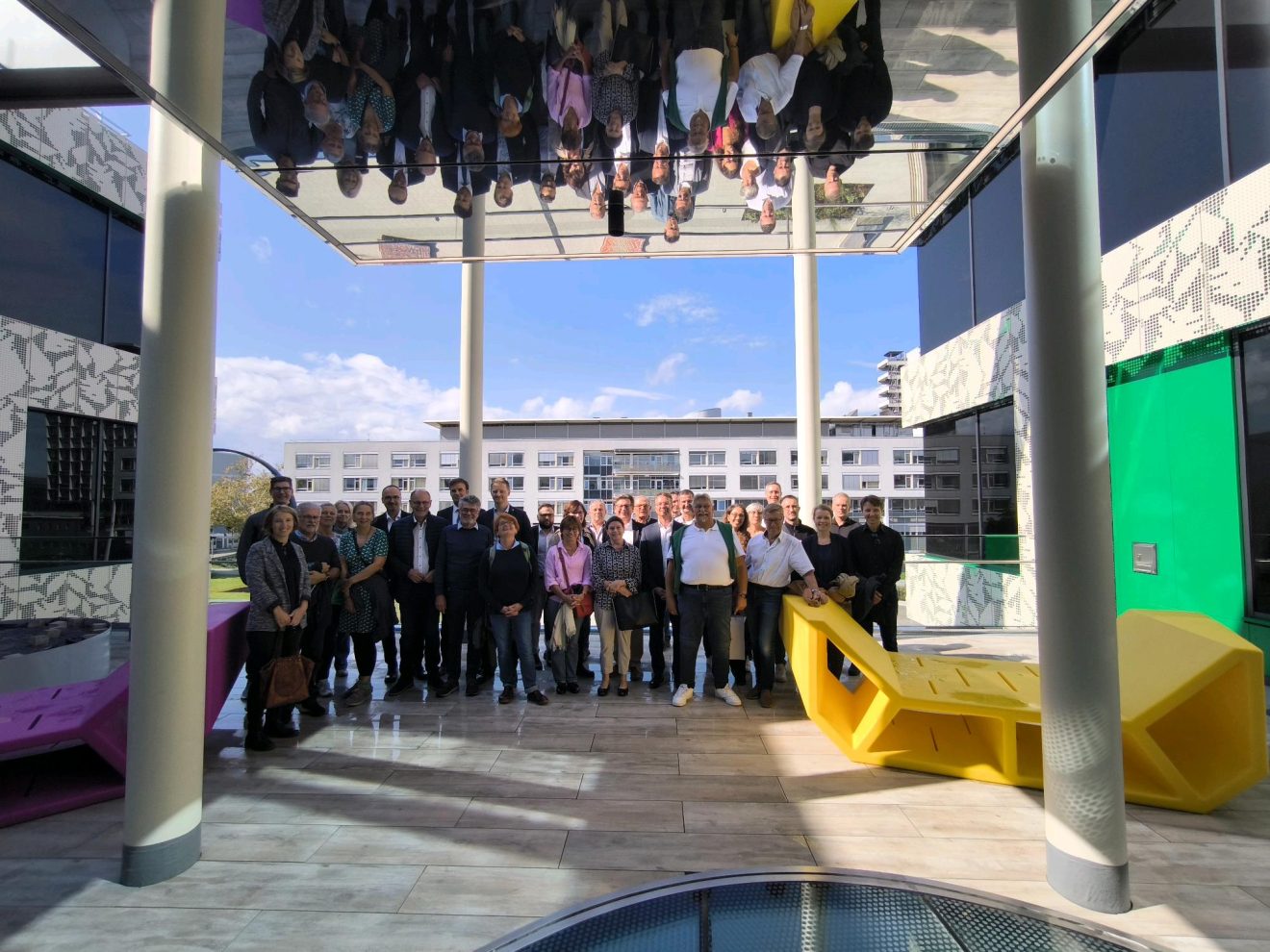 Es folgt ein Gruppenbild am Kinder- und Jugendklinikum Freiburg