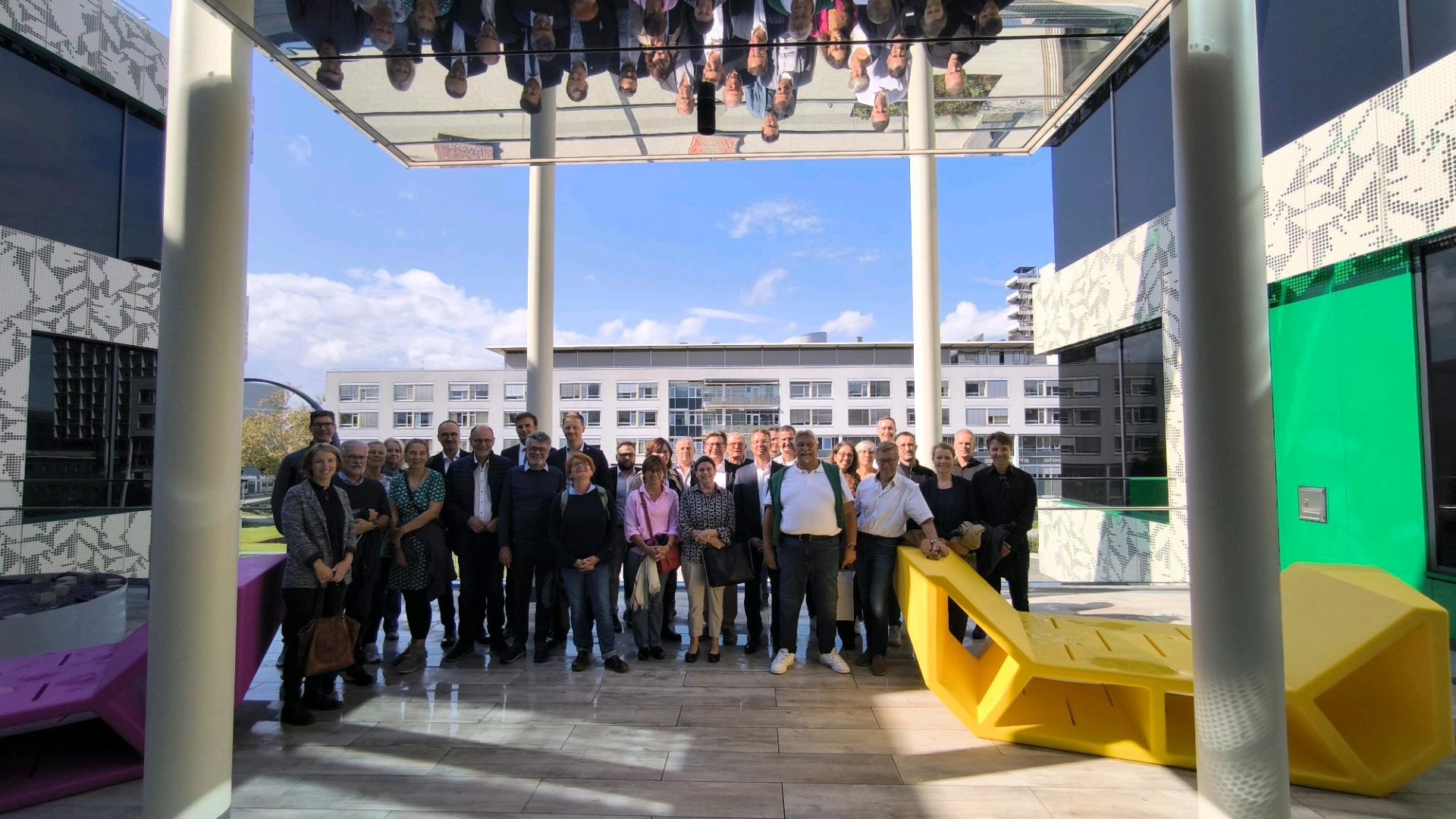 Es folgt ein Gruppenbild am Kinder- und Jugendklinikum Freiburg